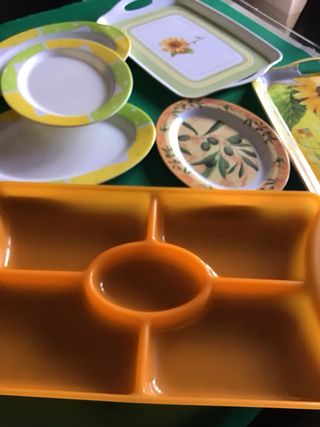Set 7 Vassoi Plastica Vari Colori e Misure

