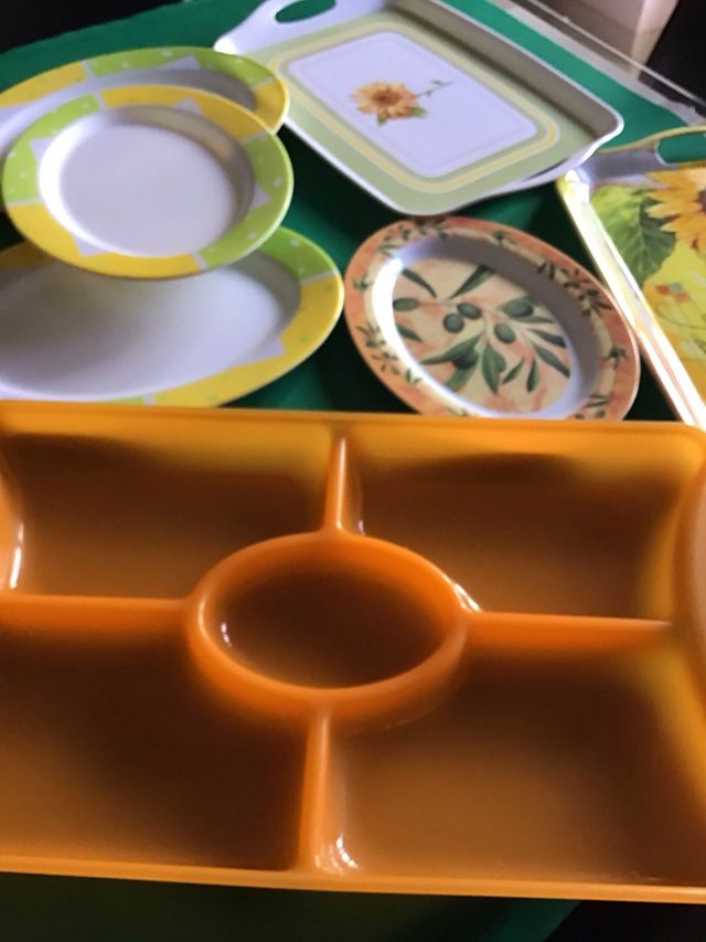 Set 7 Vassoi Plastica Vari Colori e Misure