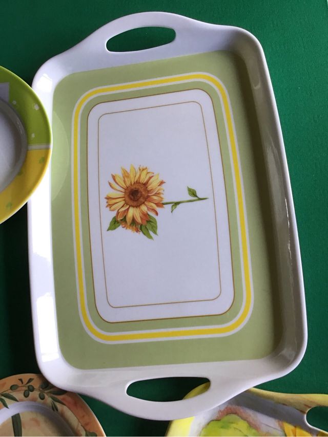 Set 7 Vassoi Plastica Vari Colori e Misure