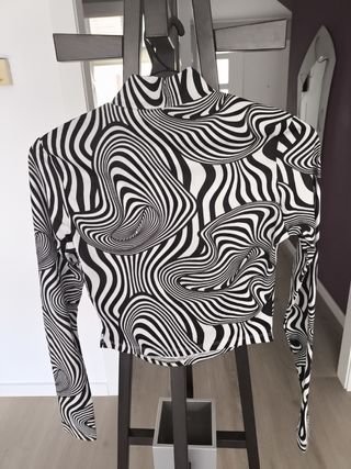 Camiseta manga larga con estampado óptico