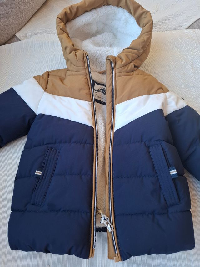 NUEVO Abrigo Okaidi niño 12-18 meses de segunda mano por 10 EUR en