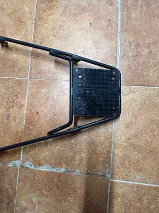 Herraje Porta Baúl.  Moto Daelim S2 125.