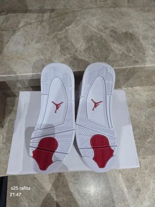Zapatillas Jordan Blancas y Rojas