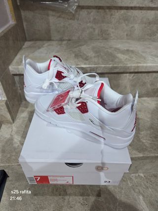 Zapatillas Jordan Blancas y Rojas