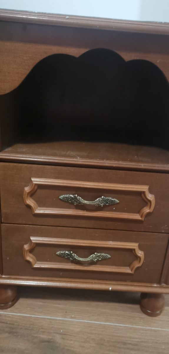 Mesilla de noche de madera