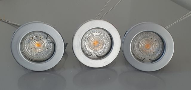 Focos con lámparas LED (3 unidades)