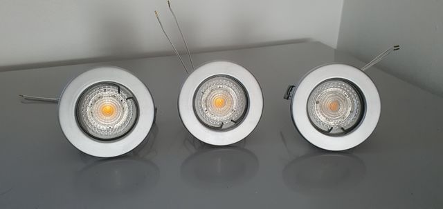 Focos con lámparas LED (3 unidades)