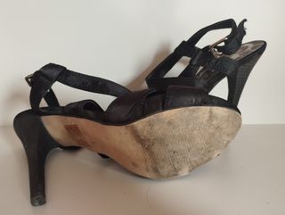 Zapatos de tacón negros abiertos talla 38