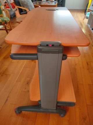 Mesa escritorio madera y metal con ruedas