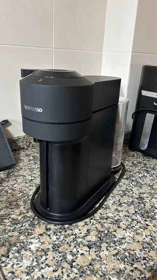 Cafetera Nespresso Vertuo Next Negra Mate
