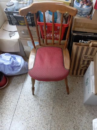 Silla de madera antigua