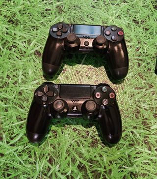 PS4 Pro Negra + 2 Mandos + 2 Juegos, 1TB.