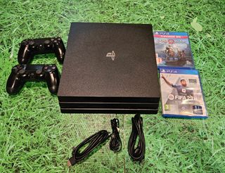 PS4 Pro Negra + 2 Mandos + 2 Juegos, 1TB.
