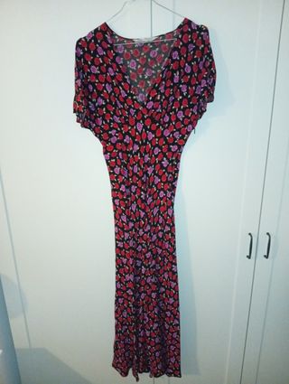 Vestido Zara flores rosa y rojo Marta Ortega