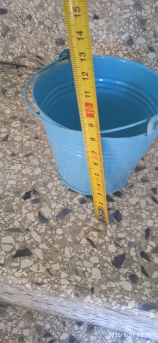 Vasi da appendere colorati