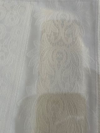 Mantel de mesa beige con flecos