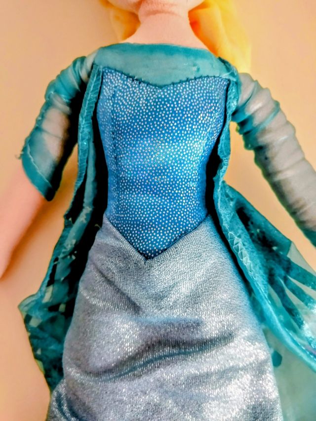 DVD Frozen Sing Along + muñecas Elsa y Ana