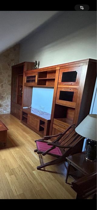 Librería de madera y cristal