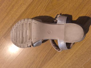 Sandalias de tacón plateadas