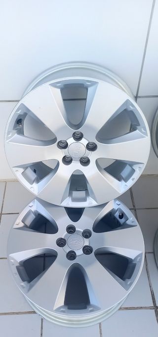 Llantas 17". Patrón 5x100.Buen Estado.