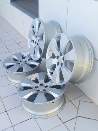 Llantas 17". Patrón 5x100.Buen Estado.