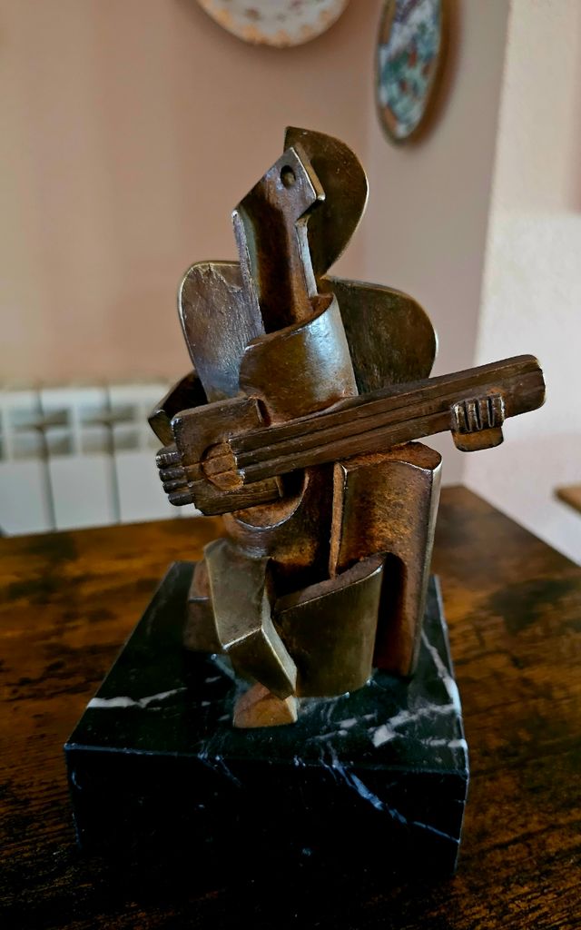 Escultura cubista Miguel Guía