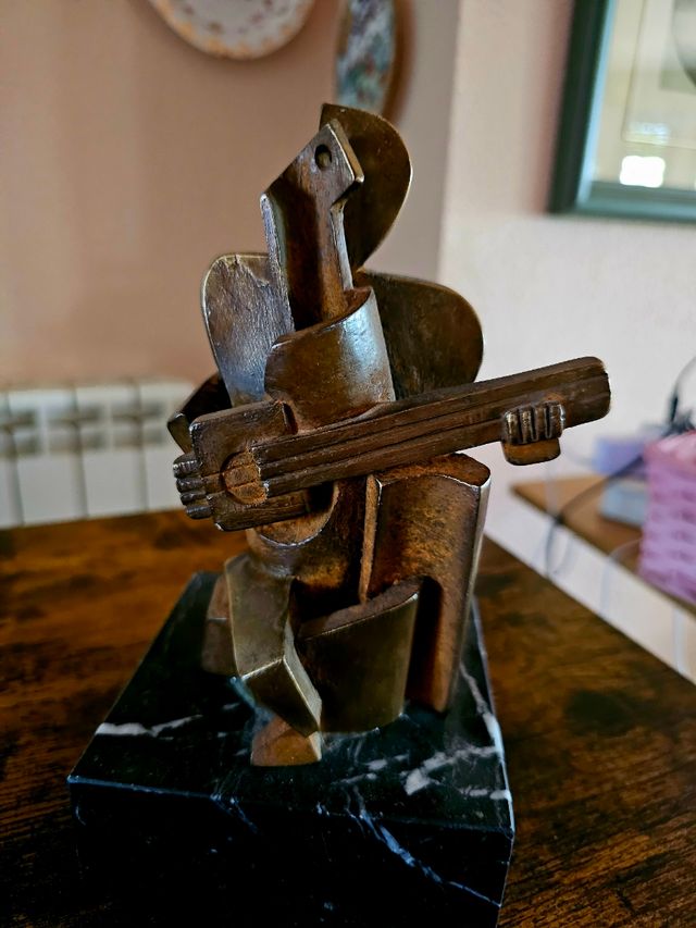 Escultura cubista Miguel Guía