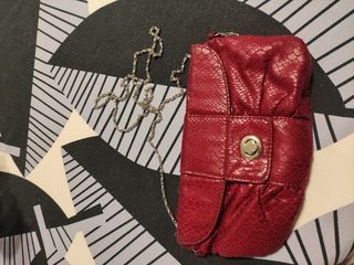 Bolso de mano con cadena