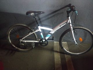 Bicicleta B'TWIN Blanca