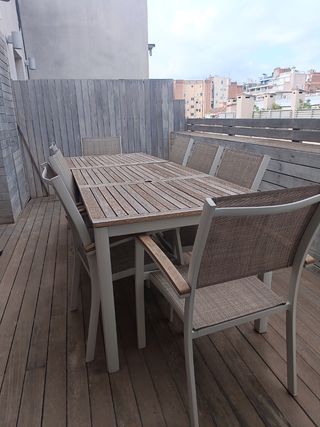 Mesa y sillas de exterior