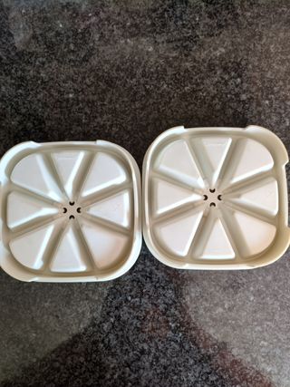 2 ciotole di plastica bianche