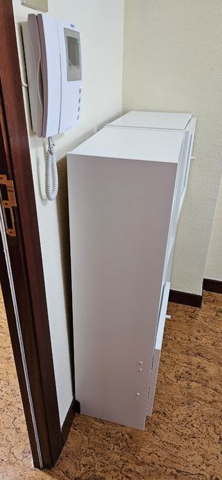 Estantería blanca de madera