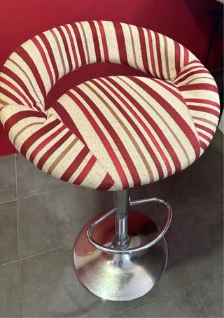Taburete de cocina regulable recien tapizado