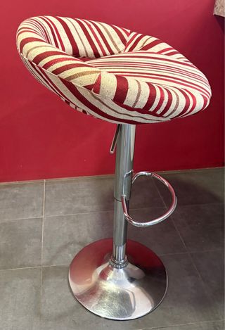 Taburete de cocina regulable recien tapizado