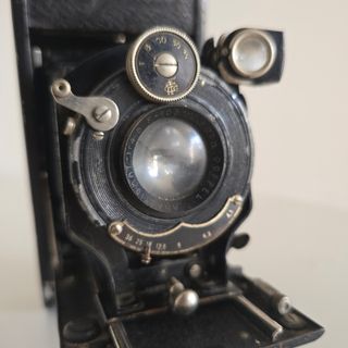 Cámara fotográfica antigua plegable