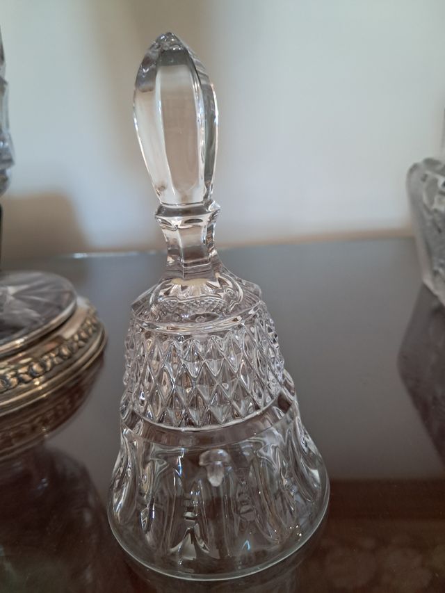 Campana de cristal tallado