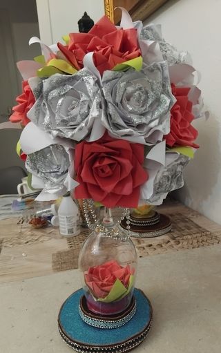 Centro de Mesa Flores Papel y Cristal. OFERTA