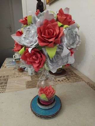 Centro de Mesa Flores Papel y Cristal. OFERTA