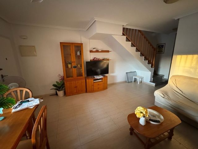 Mueble TV y vitrina de madera