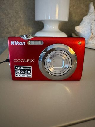 Cámara Digital Nikon Coolpix S3000 Roja