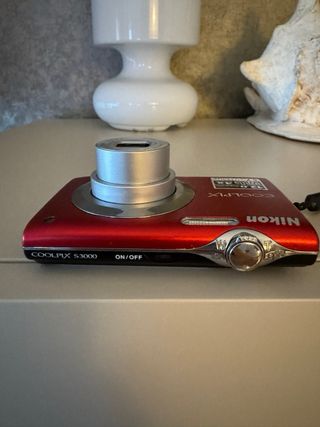 Cámara Digital Nikon Coolpix S3000 Roja