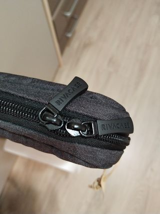 Funda portátil Rivacase modelo 7707
