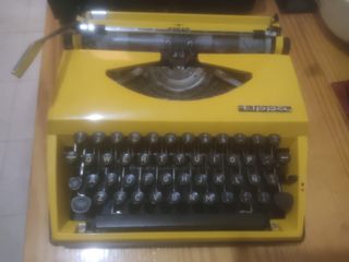 Máquina de escribir Eippa antigua