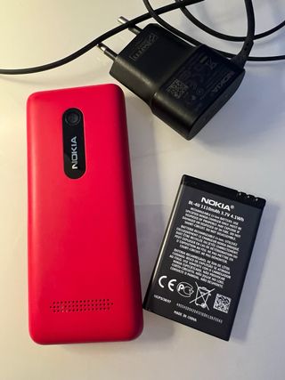 Nokia Rosso con caricabatterie e batteria