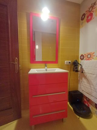 Mueble de baño rojo