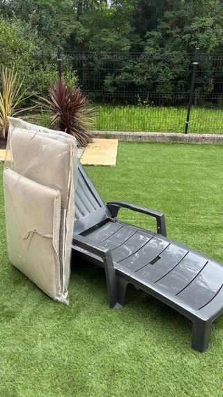 Tumbona de jardín con cojín beige Grosfillex