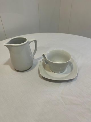 Juego Tazas, Platos y Jarra Porcelana Blanca