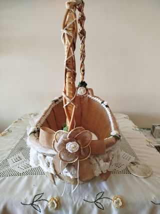 Cesto mimbre artesanal beige hecho a mano