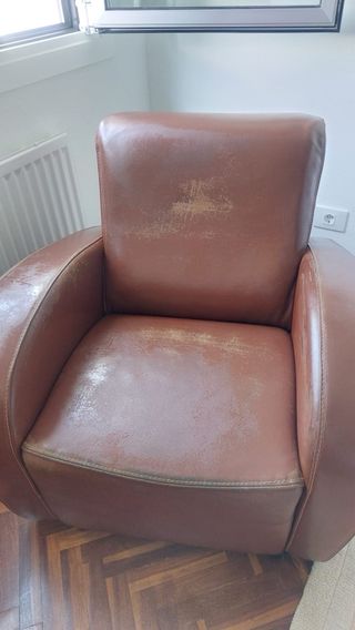 Sofá de piel marrón, está perfecto solo teñir