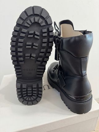 Botas Guess Negras con Cordones y Hebillas